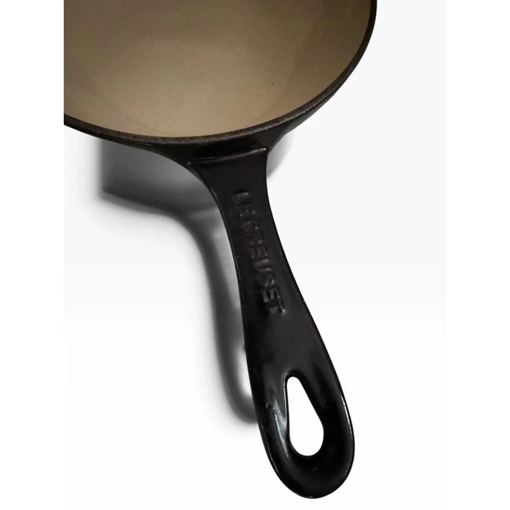 Le Creuset Omelette and Egg Pan Black & Cream 6.5